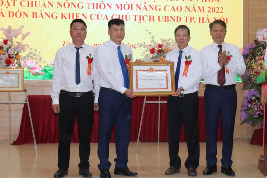 Xã Tân Hòa (huyện Quốc Oai) đón nhận Bằng đạt chuẩn nông thôn mới nâng cao