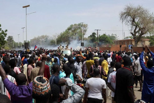 Đại sứ Pháp “bị giữ như con tin” ở Niger