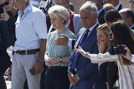 Chủ tịch Ủy ban châu Âu và Thủ tướng Italia thăm đảo Lampedusa trong bối cảnh căng thẳng về làn sóng di cư