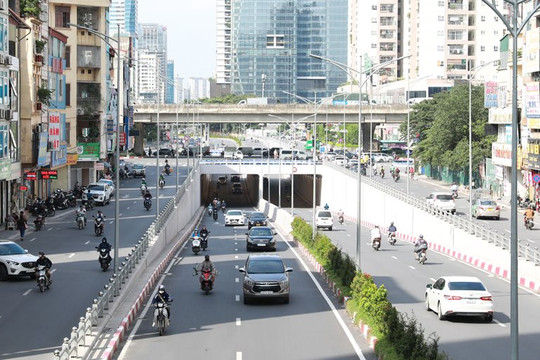Giao thông đô thị Hà Nội: Cần những giải pháp thiết thực