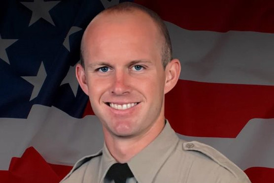 Phó cảnh sát trưởng Los Angeles bị bắn trong một cuộc phục kích