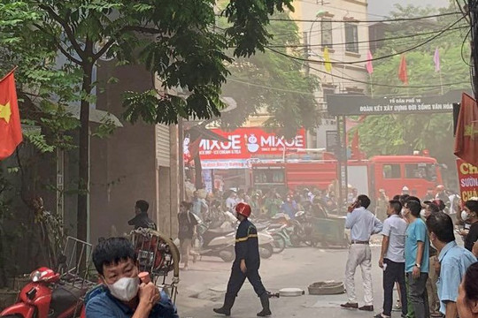 Nhanh chóng xử lý sự cố báo cháy trên phố Hoàng Văn Thái