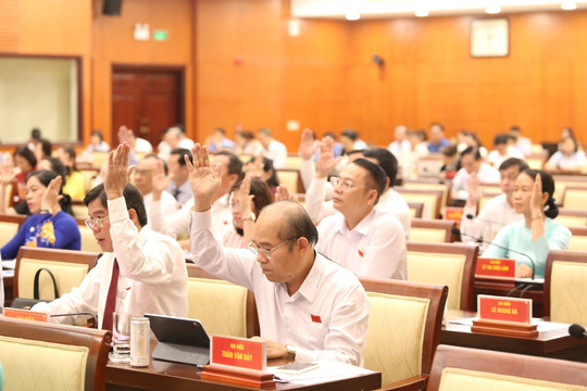 Thành phố Hồ Chí Minh chi thu nhập tăng thêm đến 1,8 lần cho cán bộ, công chức