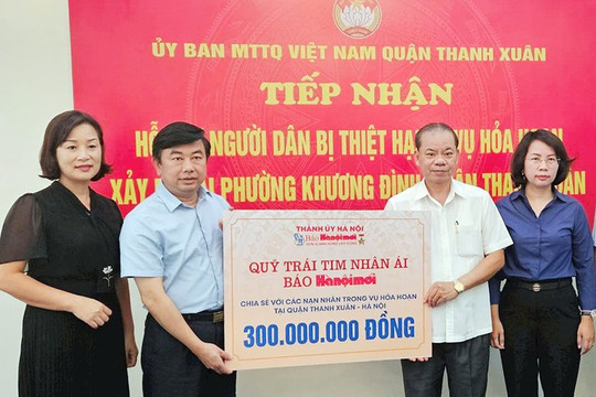 Báo Hànộimới trao 300 triệu đồng hỗ trợ các nạn nhân vụ cháy tại Thanh Xuân