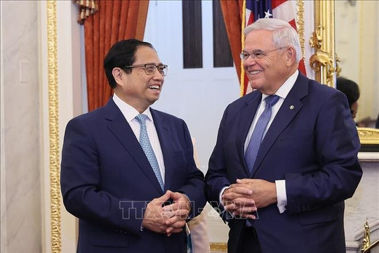Thủ tướng Phạm Minh Chính gặp Chủ tịch và lãnh đạo Ủy ban Đối ngoại Thượng viện Hoa Kỳ