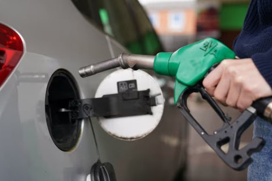 Lạm phát ở Anh bất ngờ giảm xuống 6,7% dù giá nhiên liệu tăng