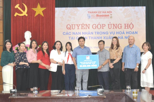 Trường THCS Dịch Vọng hỗ trợ hơn 100 triệu đồng cho nạn nhân vụ cháy tại Thanh Xuân