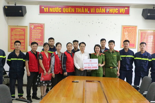 Hội Chữ thập đỏ thành phố Hà Nội thăm hỏi các chiến sĩ phòng cháy