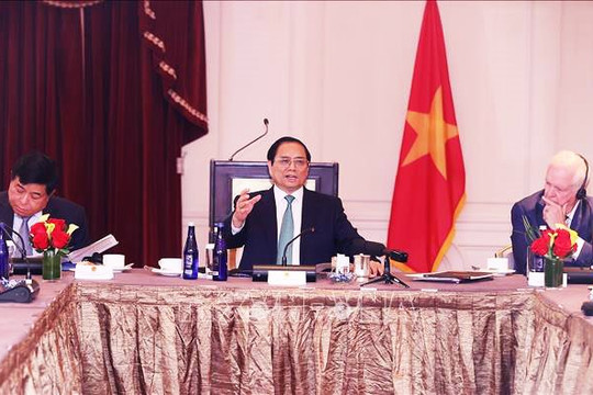 Thủ tướng Phạm Minh Chính chủ trì tọa đàm chính sách với các học giả Hoa Kỳ