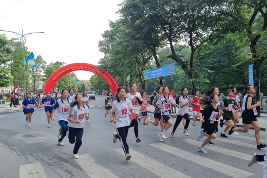 345 vận động viên tham gia chung kết Giải chạy Báo Hànộimới thị xã Sơn Tây