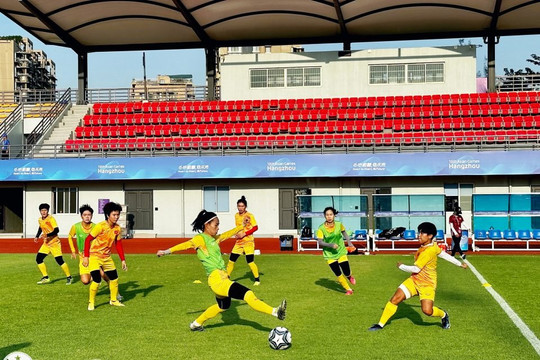 ASIAD 19: Đội tuyển nữ Việt Nam tích cực chuẩn bị cho trận đấu với Bangladesh