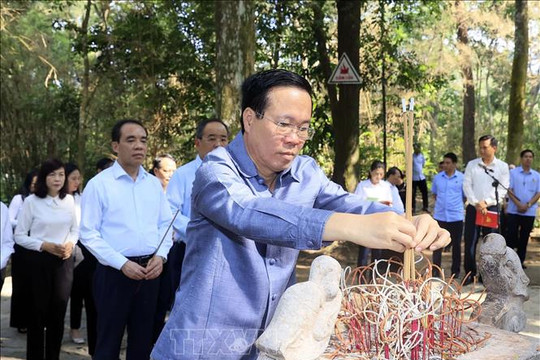 Chủ tịch nước Võ Văn Thưởng dâng hương tại Khu di tích quốc gia đặc biệt Tân Trào