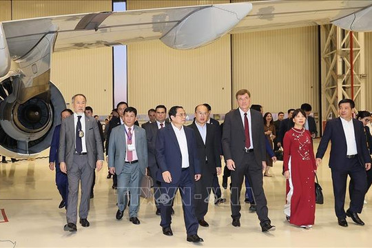 Thủ tướng Phạm Minh Chính thăm Công ty hàng không vũ trụ Embraer của Brazil