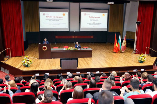 Chủ tịch Quốc hội Vương Đình Huệ tiếp Hiệu trưởng Đại học Kinh tế quốc tế và quốc gia Sofia