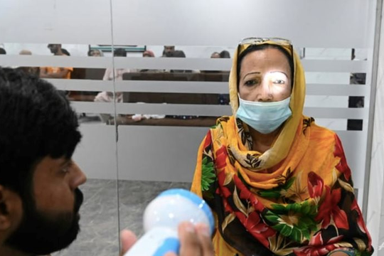 56.000 trường học ở Pakistan đóng cửa vì dịch bệnh viêm mắt