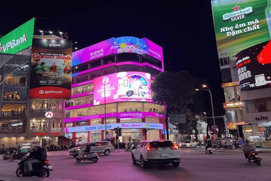 Thành phố Hồ Chí Minh hướng đến mục tiêu thu 32.000 tỷ đồng từ quảng cáo ngoài trời