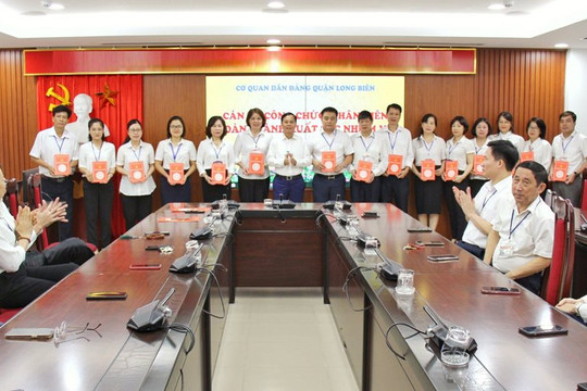 Quận Long Biên: Bảo đảm kỷ cương, kỷ luật, nâng cao chất lượng phục vụ