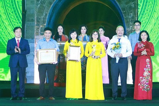 Báo Hànộimới giành giải A - Giải Báo chí Phát triển văn hóa và xây dựng người Hà Nội thanh lịch, văn minh lần thứ VI - năm 2023