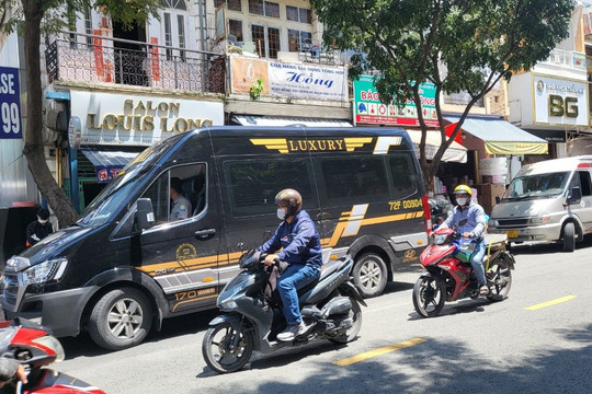  TP Hồ Chí Minh: Xe hợp đồng hoạt động như xe khách tuyến cố định
