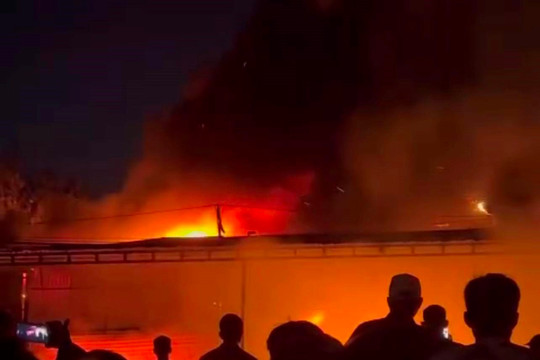 Hiệp đồng dập tắt đám cháy xưởng ở La Phù (huyện Hoài Đức)