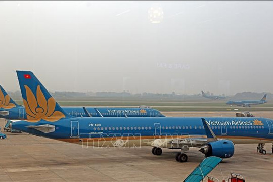 Các hãng hàng không điều chỉnh lịch bay do ảnh hưởng bão Koinu