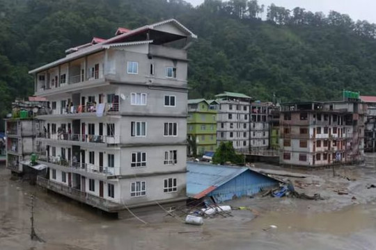 Ấn Độ: 14 người chết, 102 người mất tích sau khi hồ băng vỡ do mưa lớn