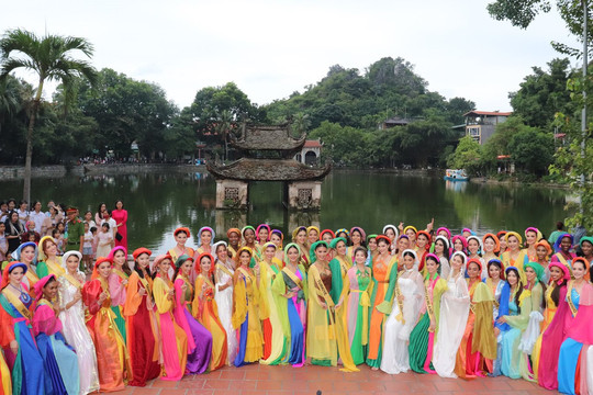 71 Hoa hậu Hòa bình quốc tế trải nghiệm du lịch tại Quốc Oai