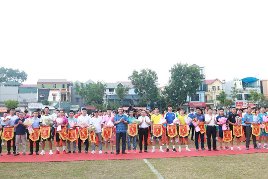 Mê Linh khai mạc Giải bóng đá tranh Cúp Hai Bà Trưng lần thứ II