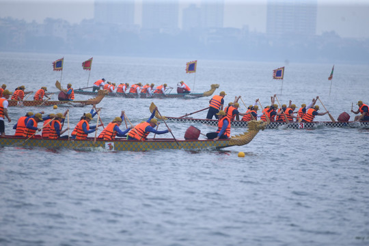 Sôi nổi Giải Bơi chải thuyền rồng Hà Nội mở rộng năm 2023