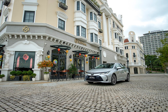 Phiên bản nâng cấp Corolla Altis chính thức ra mắt thị trường