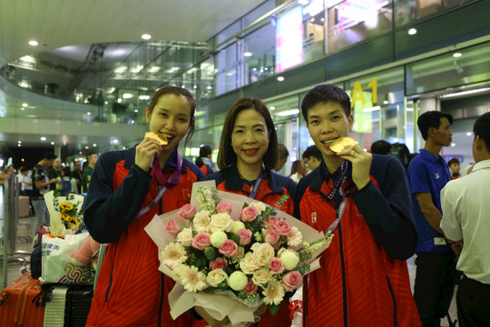 Đội tuyển cầu mây Việt Nam về nước sau khi đoạt Huy chương vàng ASIAD 19