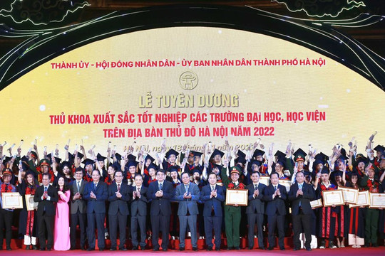 Tuyên dương thủ khoa xuất sắc tốt nghiệp các trường đại học, học viện trên địa bàn Hà Nội năm 2023: Thu hút, trọng dụng nhân tài