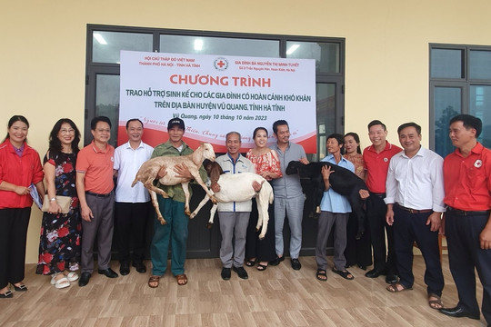 Hỗ trợ hộ nghèo ở tỉnh Hà Tĩnh phát triển mô hình chăn nuôi dê