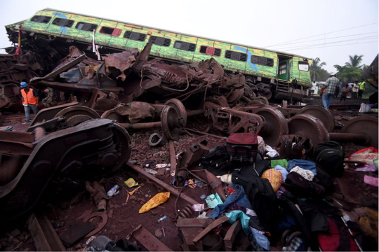 Ấn Độ: Tàu hỏa trật bánh, 84 người thương vong