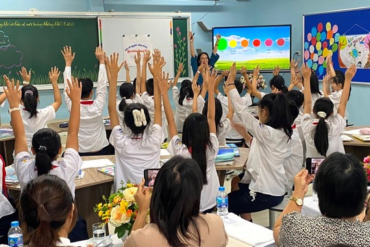 Giáo viên quận Ba Đình và huyện Ba Vì chia sẻ kinh nghiệm dạy môn mới