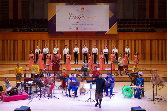 Hòa nhạc dân tộc “Tình hữu nghị xuyên biên giới” của các nghệ sĩ ASEAN