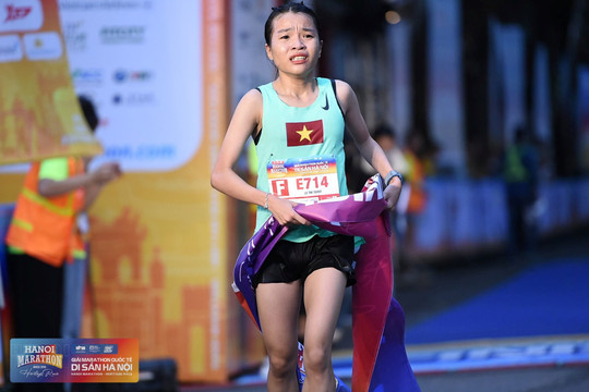 Lê Thị Tuyết phá kỷ lục cá nhân tại marathon quốc tế Di sản Hà Nội