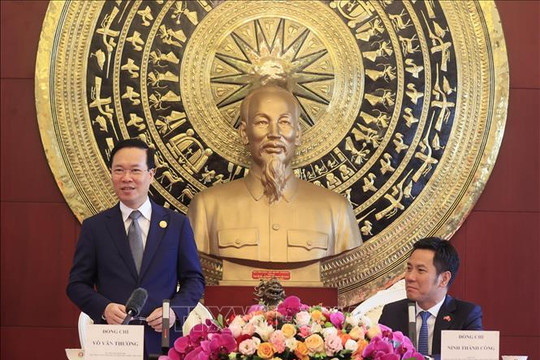 Chủ tịch nước Võ Văn Thưởng gặp gỡ cán bộ, nhân viên các cơ quan đại diện ngoại giao Việt Nam tại Trung Quốc