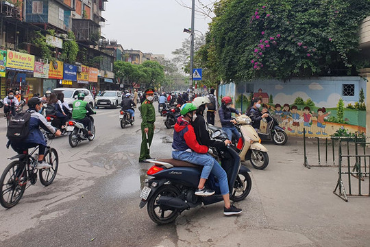 Hà Nội: Thí điểm bảo đảm an toàn giao thông trước cổng trường học