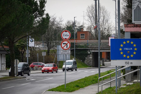 Italia đình chỉ quy tắc đi lại tự do Schengen nhằm kiểm soát biên giới với Slovenia