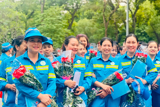 Đồng hành cùng nữ công nhân môi trường nhân Ngày Phụ nữ Việt Nam