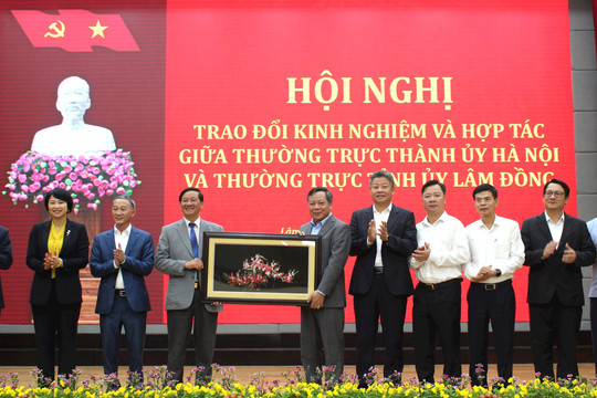 Hà Nội đề xuất 8 nội dung hợp tác với tỉnh Lâm Đồng