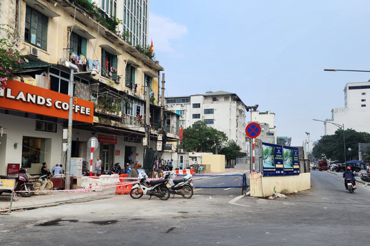 Phân luồng giao thông phục vụ thi công ga ngầm trên đường Trần Hưng Đạo