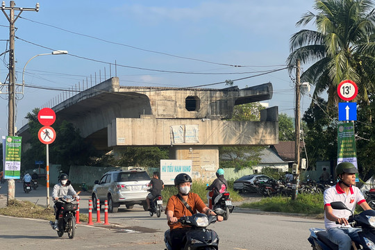 Tái thi công cầu trọng điểm cửa ngõ TP Hồ Chí Minh sau 4 năm ngừng xây dựng