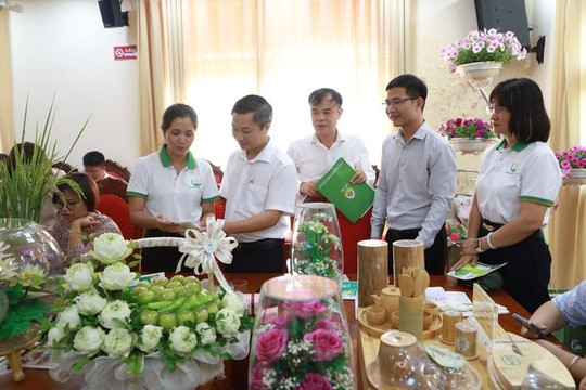 Hơn 100 gian hàng giới thiệu sản phẩm OCOP gắn với văn hóa các vùng, miền tại Mê Linh