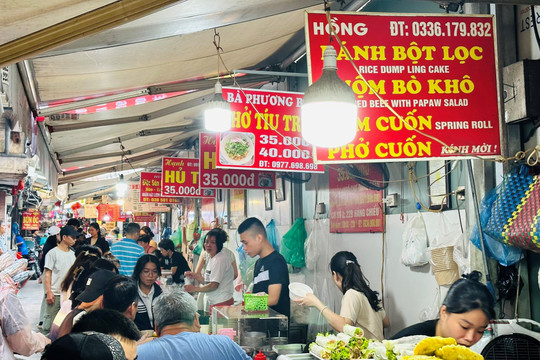 Khám phá "foodtour" chợ Đồng Xuân