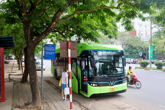 Ưu tiên chuyển đổi năng lượng xanh các tuyến buýt khu vực trung tâm Hà Nội