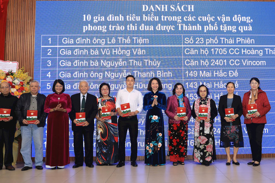 Phó Chủ tịch UBND thành phố Vũ Thu Hà dự Ngày hội Đại đoàn kết tại quận Hai Bà Trưng