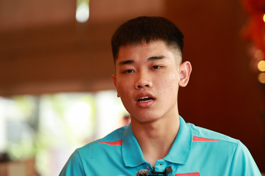 Tiền đạo trẻ Đình Bắc khát khao cùng tuyển Việt Nam vượt qua vòng loại World Cup 2026