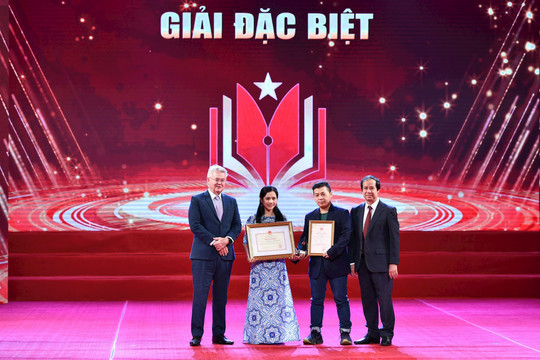Trao Giải Báo chí “Vì sự nghiệp giáo dục Việt Nam” năm 2023